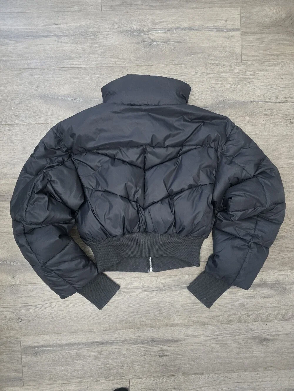 Alo Yoga Cropped Atmosphere Puffer Black New With Tags Athleisure Comfy